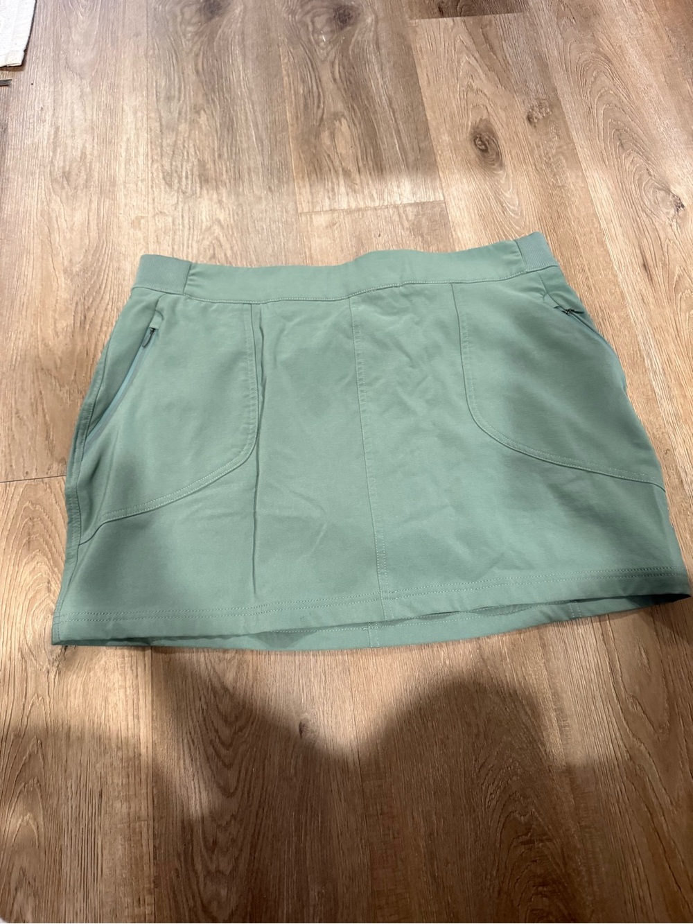 Women’s Performance Skort in Sage Green